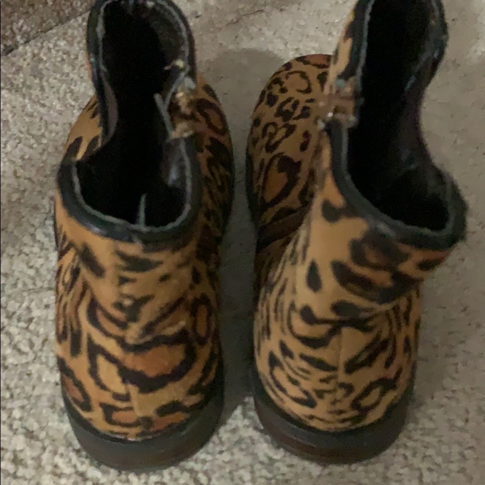 Boots (2) - Picture 3 of 5